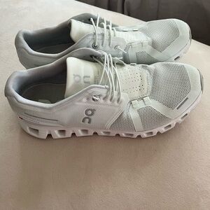 Men’s On Cloud size 9.5